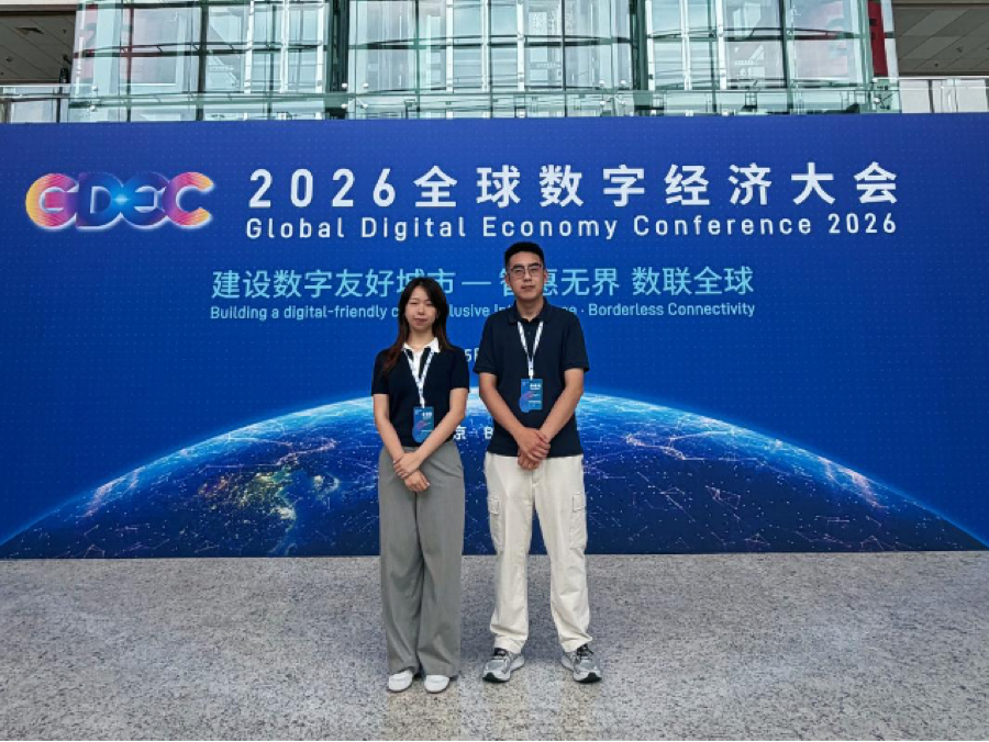 Xie Yining and Liu Yunchuan with delegates at GDEC 2026